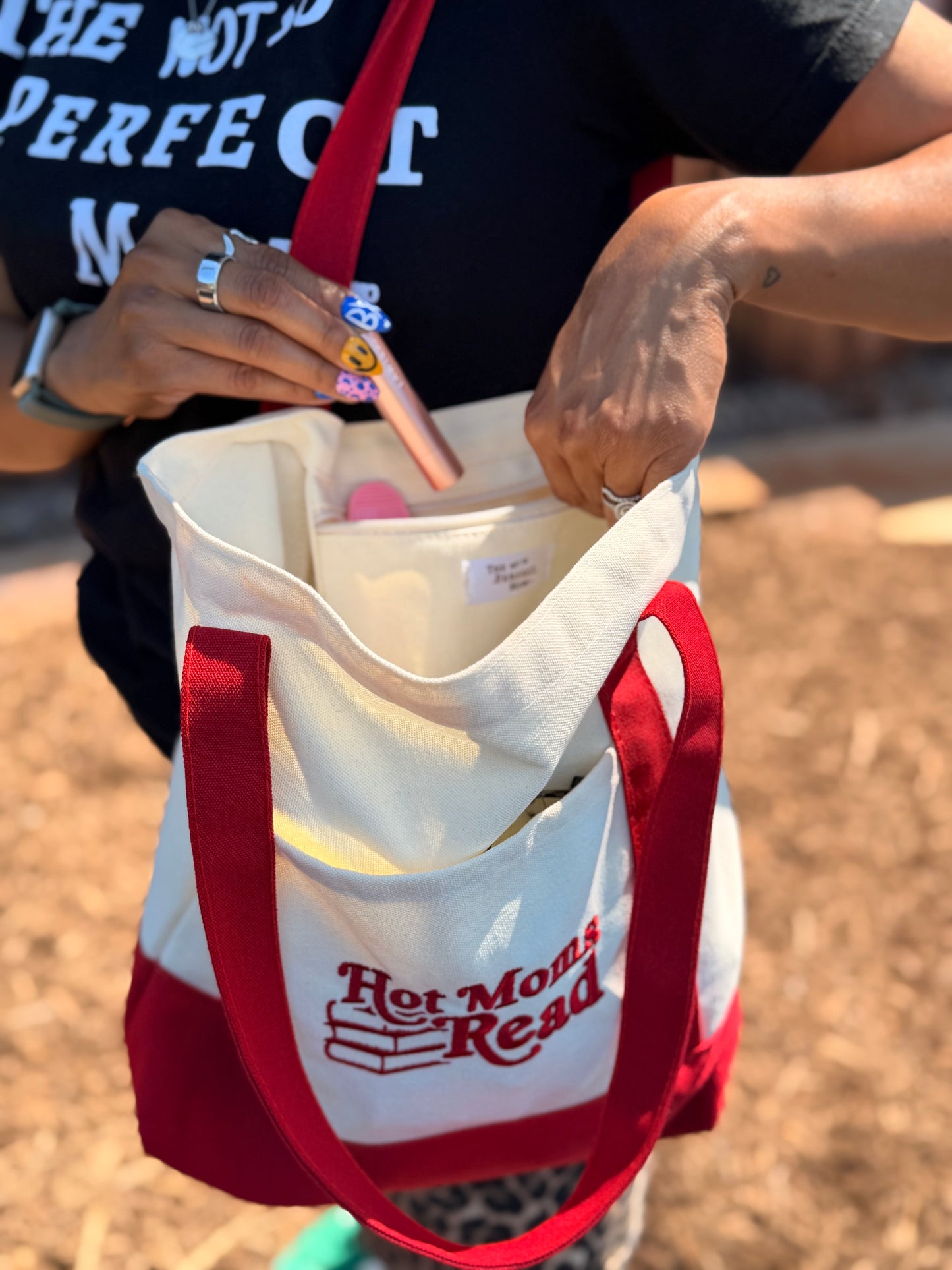 Hot Moms Read Tote Bag