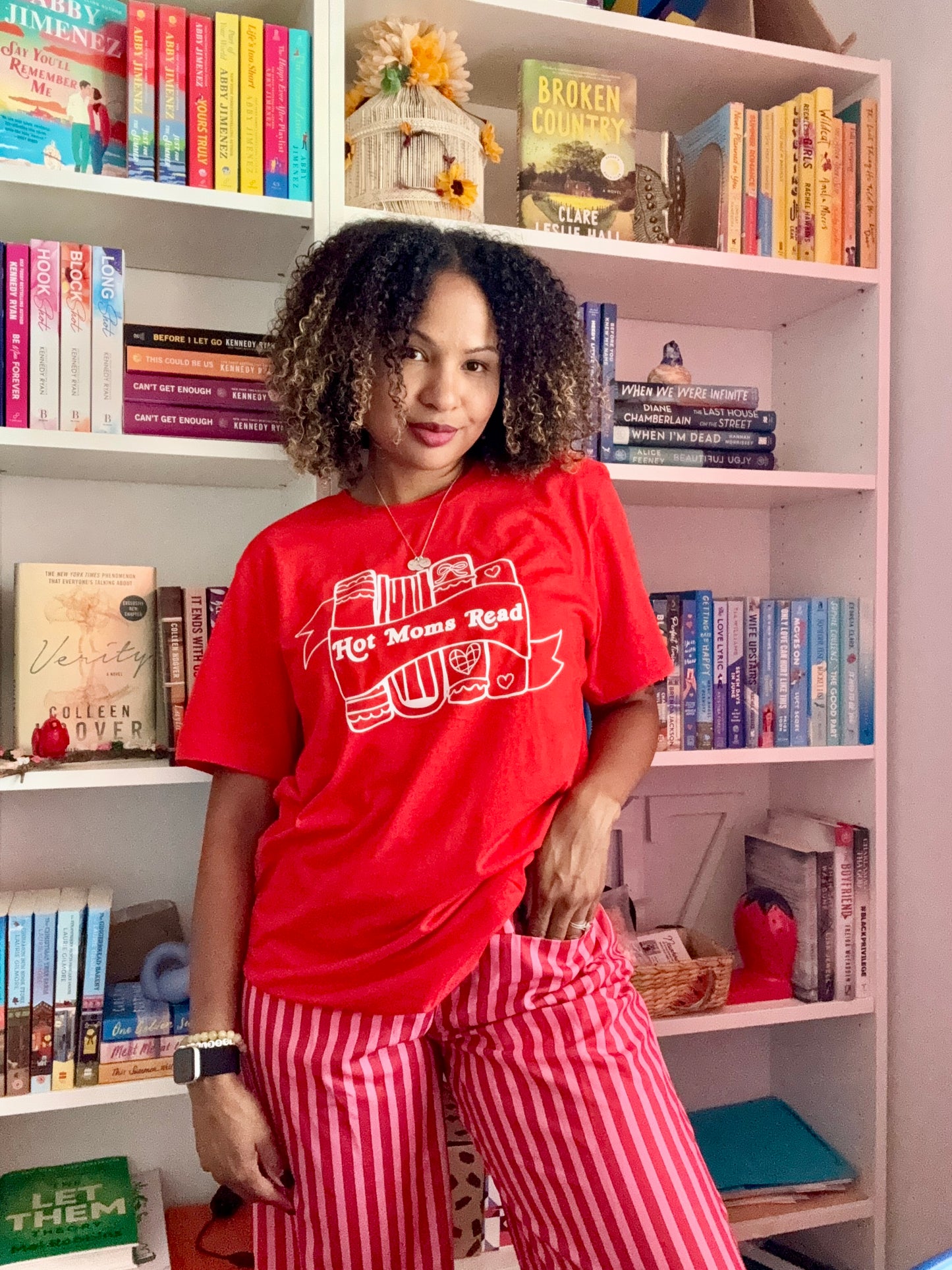 Hot Moms Read Shirt