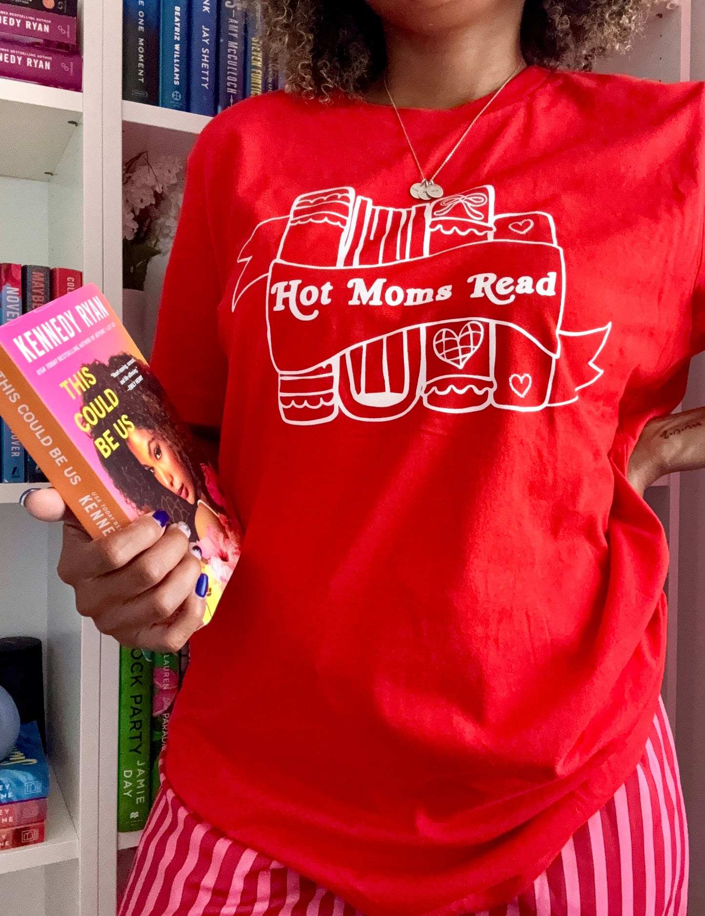 Hot Moms Read Shirt