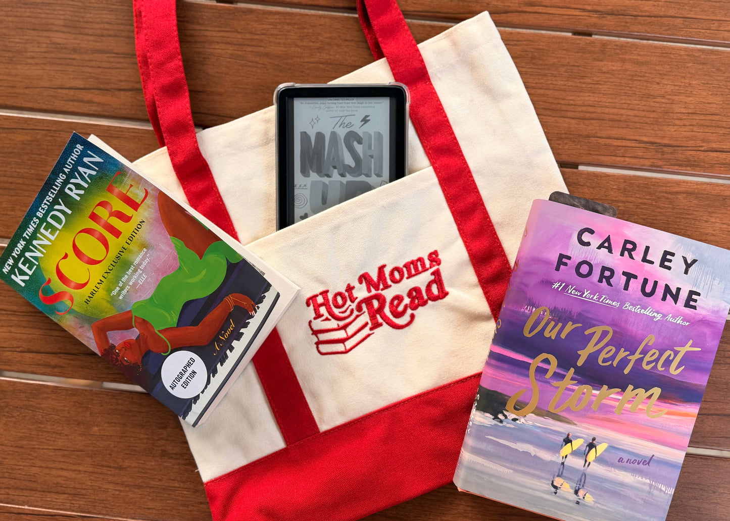 Hot Moms Read Tote Bag