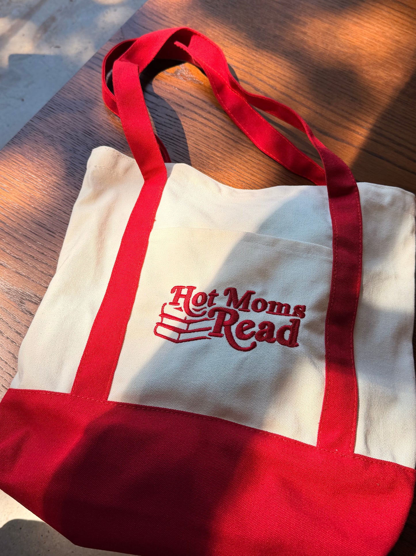 Hot Moms Read Tote Bag
