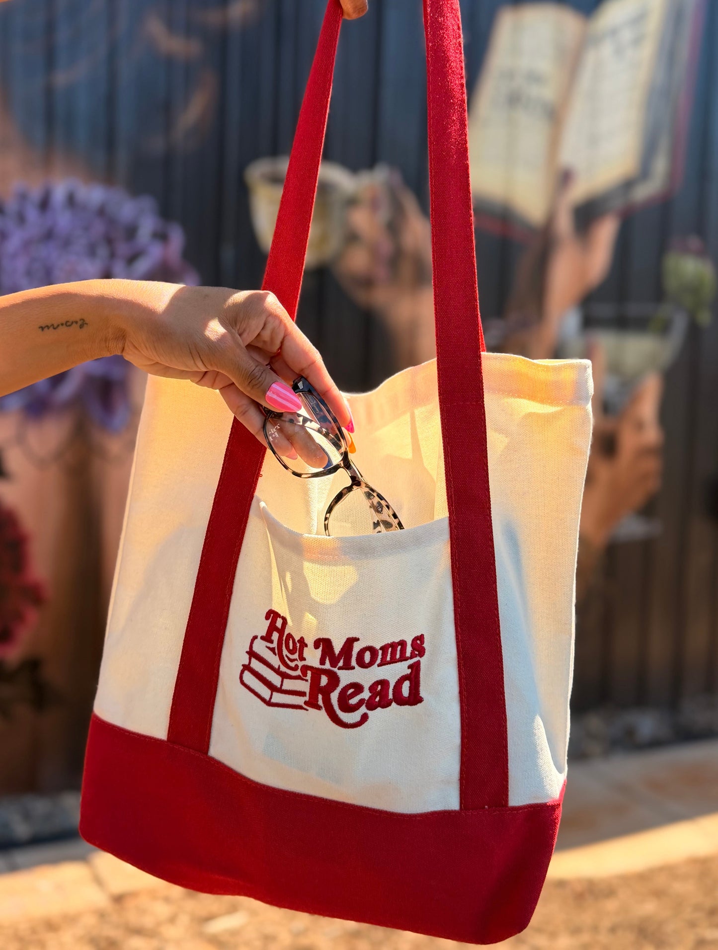 Hot Moms Read Tote Bag