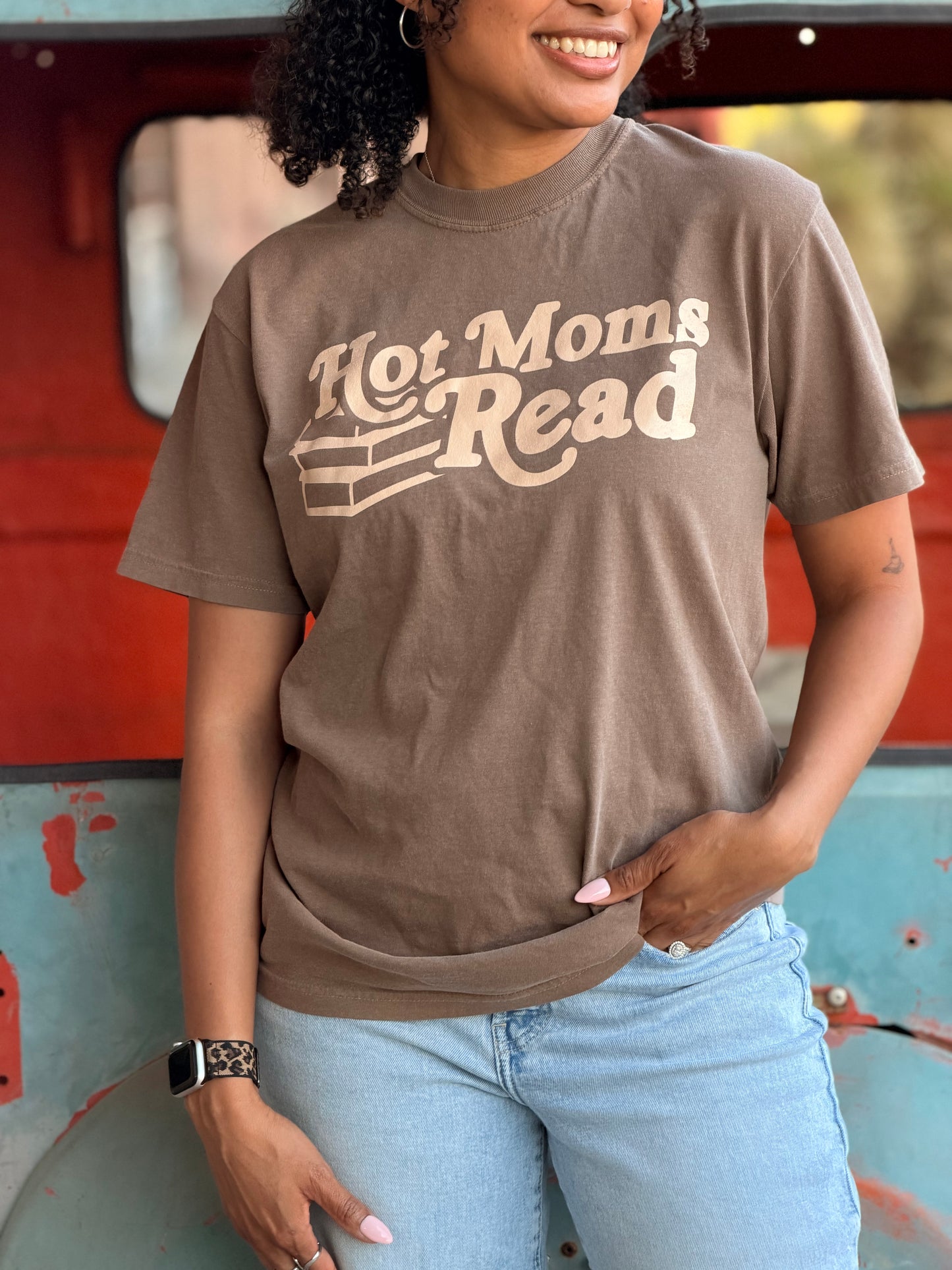 Hot Moms Read - Brown Shirt