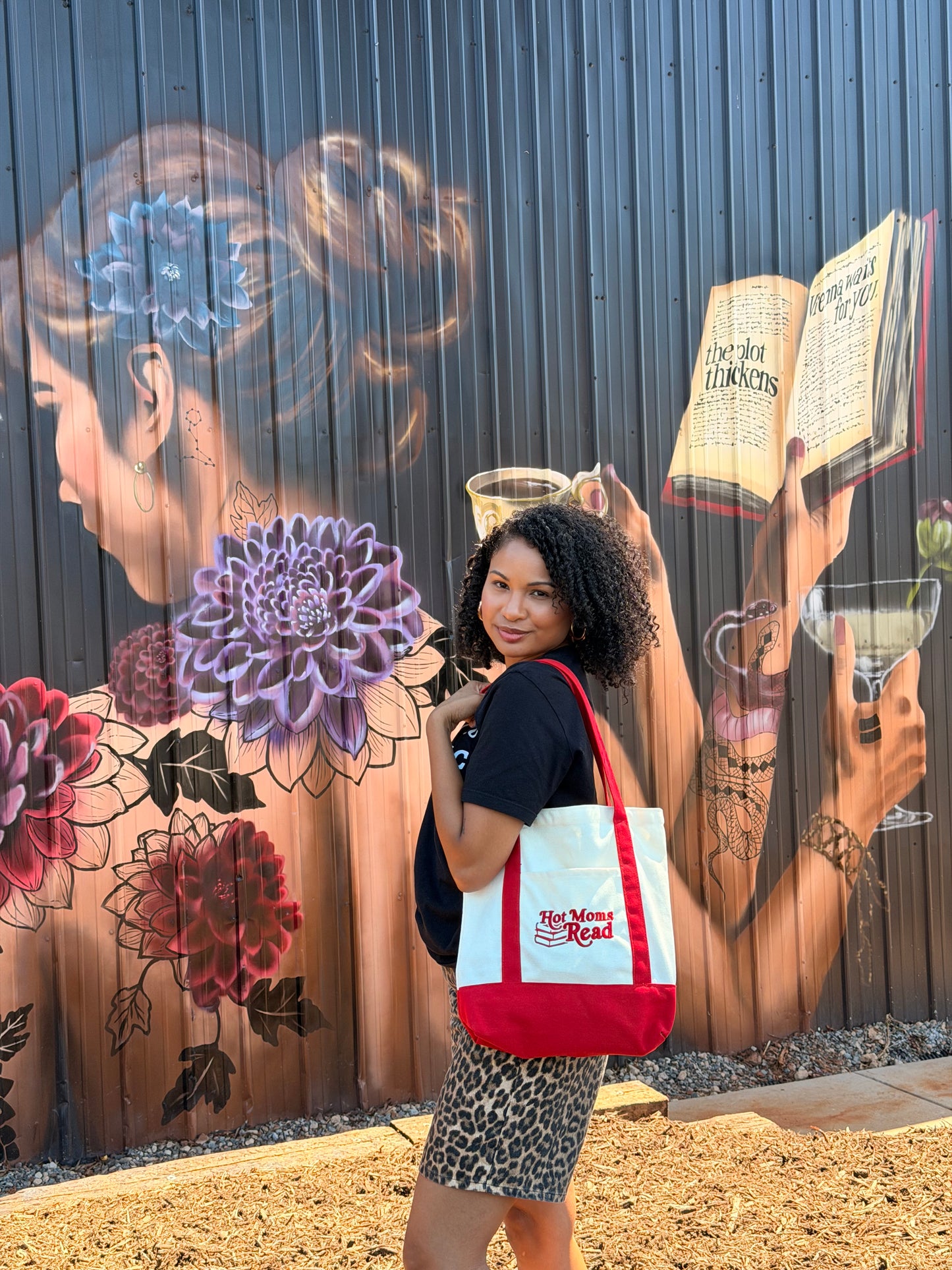 Hot Moms Read Tote Bag