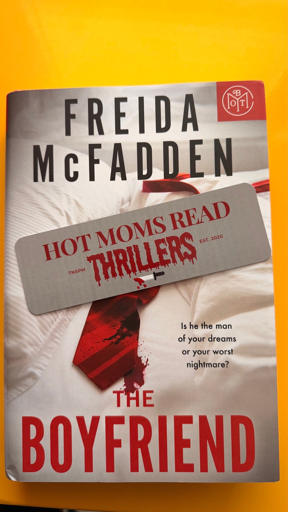 Hot Moms Read Thrillers Bookmark