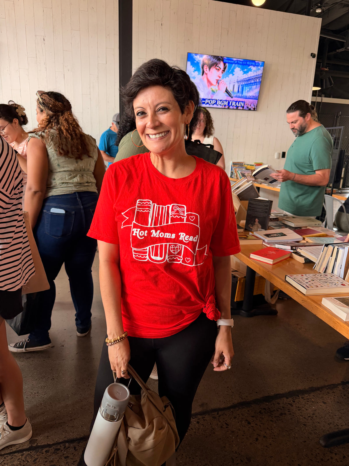 Hot Moms Read Shirt - Red